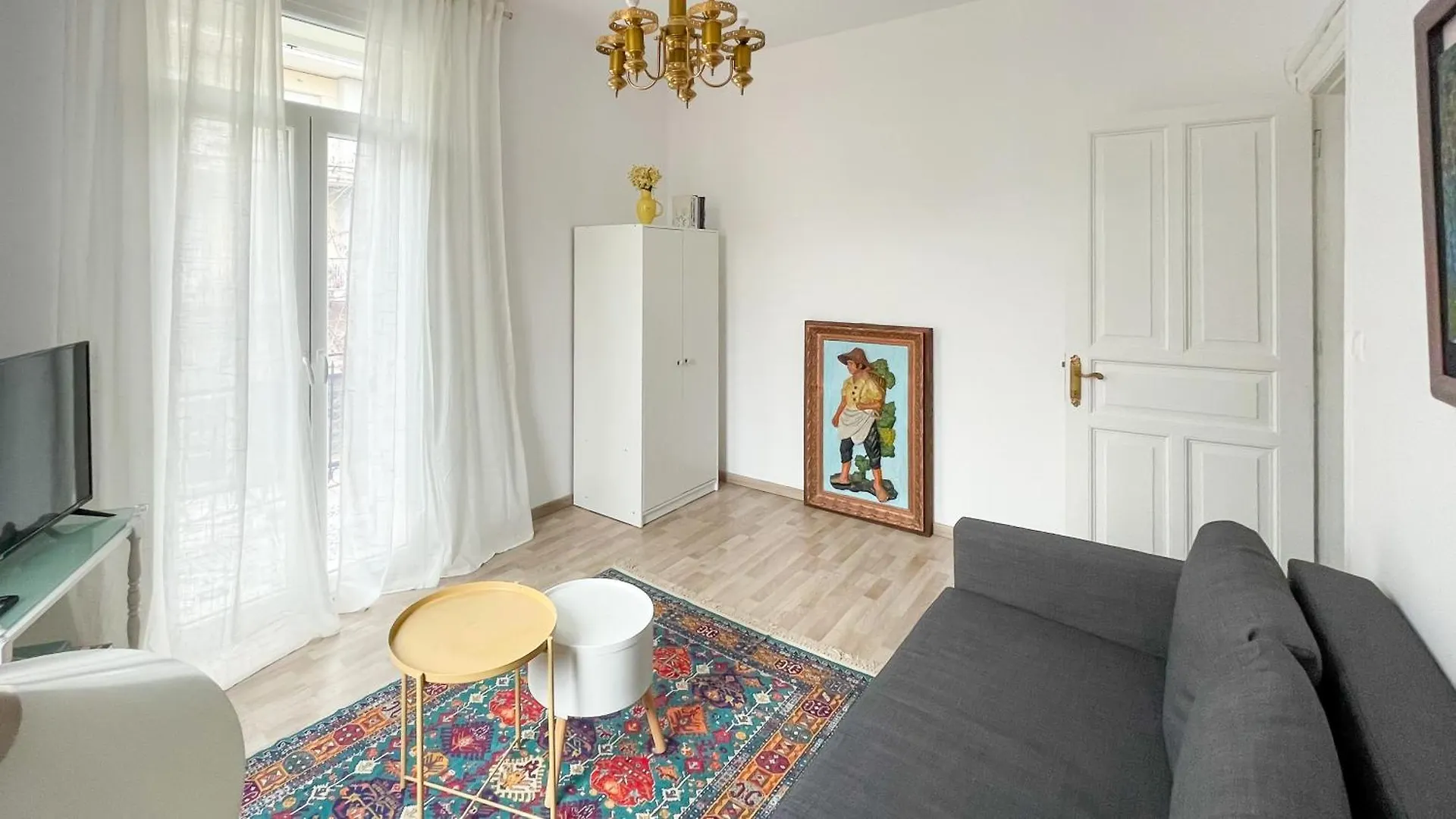 Bright & Spacious Apartment Near City Center. Thessaloniki