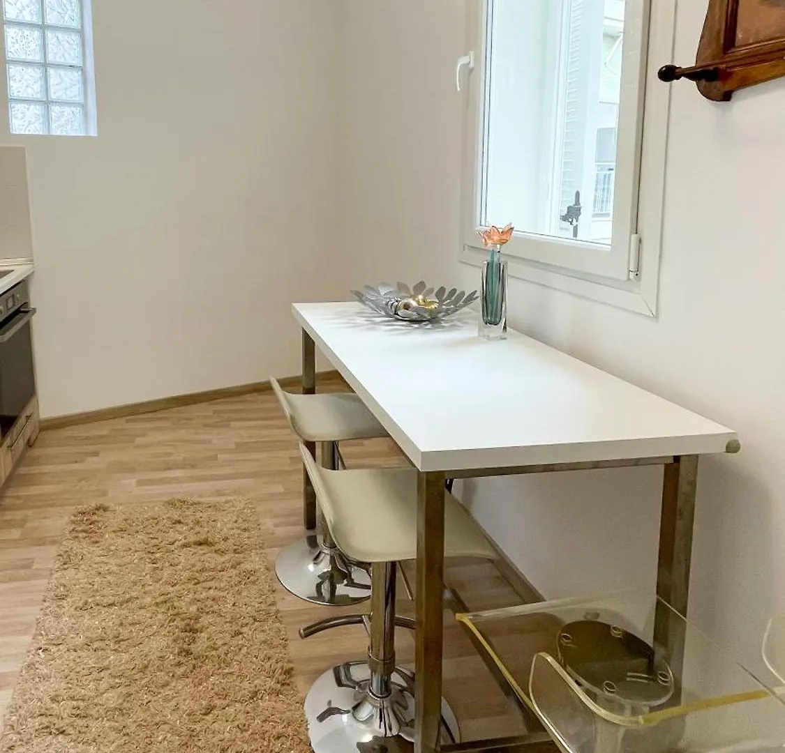Bright & Spacious Apartment Near City Center. Thessaloniki Greece