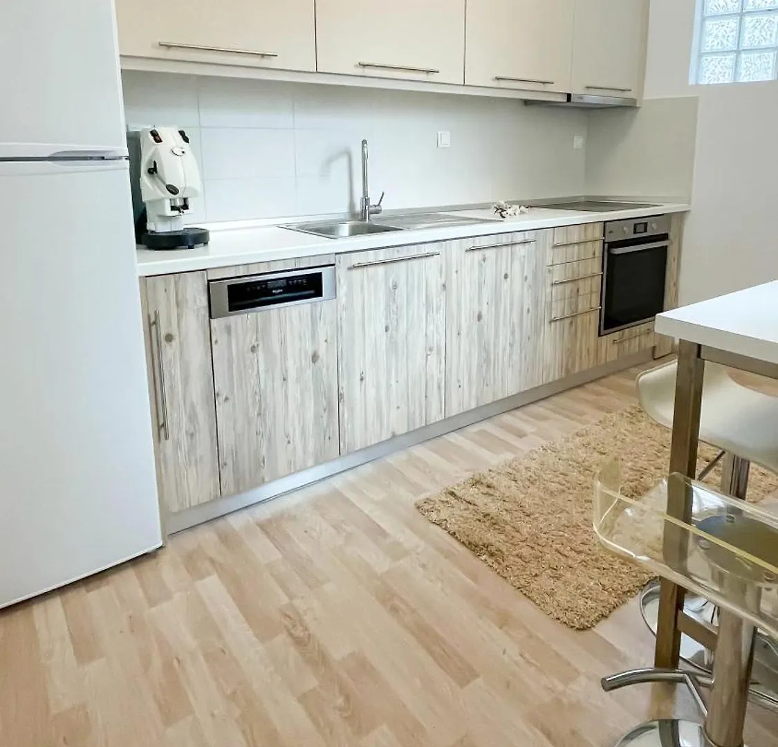 Bright & Spacious Apartment Near City Center. Thessaloniki