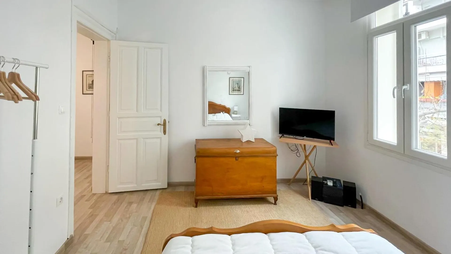 Bright & Spacious Apartment Near City Center. Thessaloniki