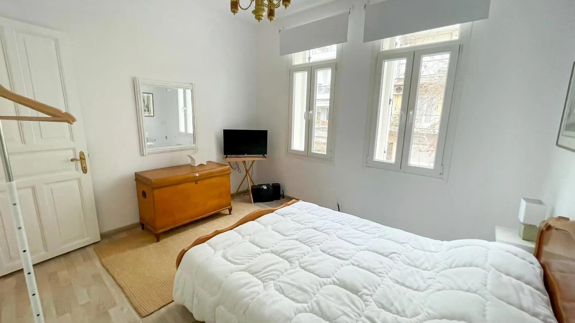 Bright & Spacious Apartment Near City Center. Thessaloniki 0*,  Greece