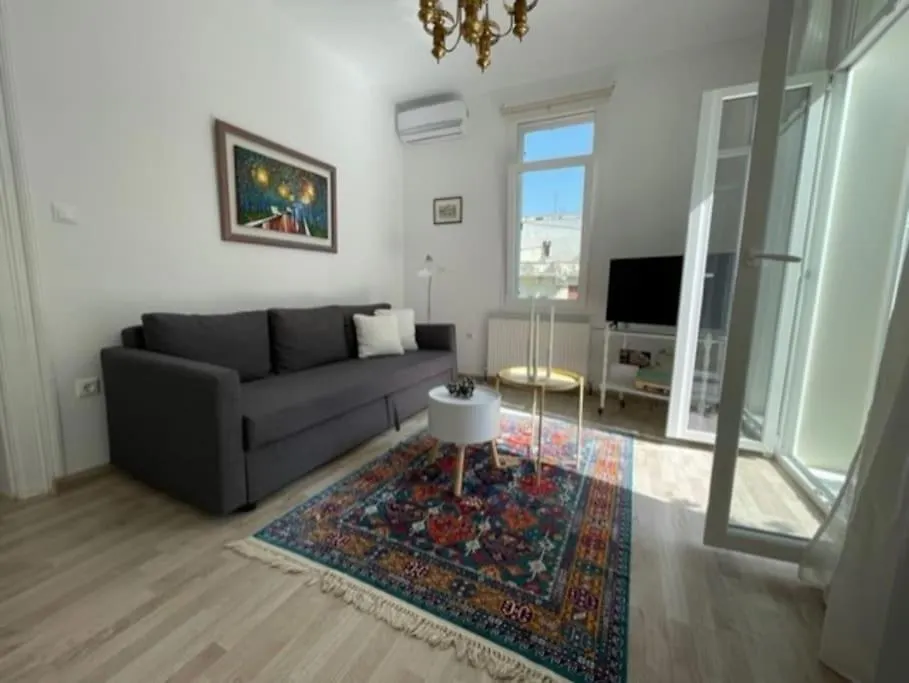 Bright & Spacious Apartment Near City Center. Thessaloniki Greece