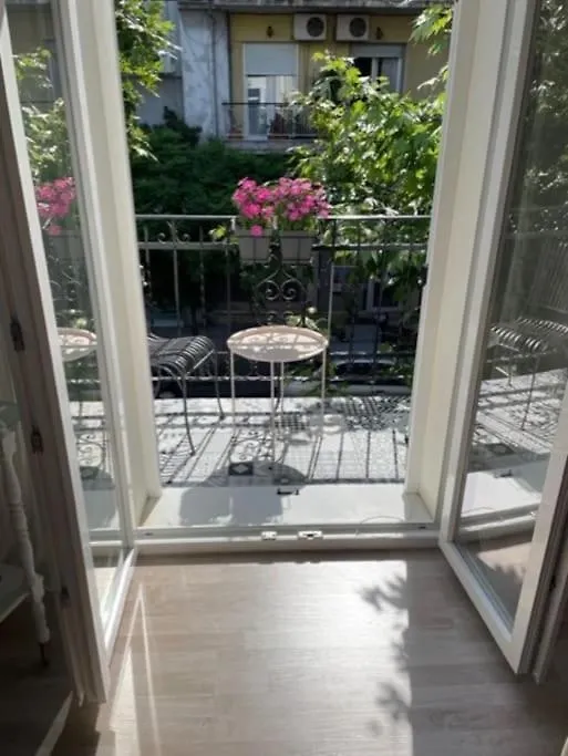 Bright & Spacious Apartment Near City Center. Thessaloniki 0*,  Greece